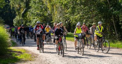 Rowerzyści ruszyli z Parku Podzamcze nad Piaseczno